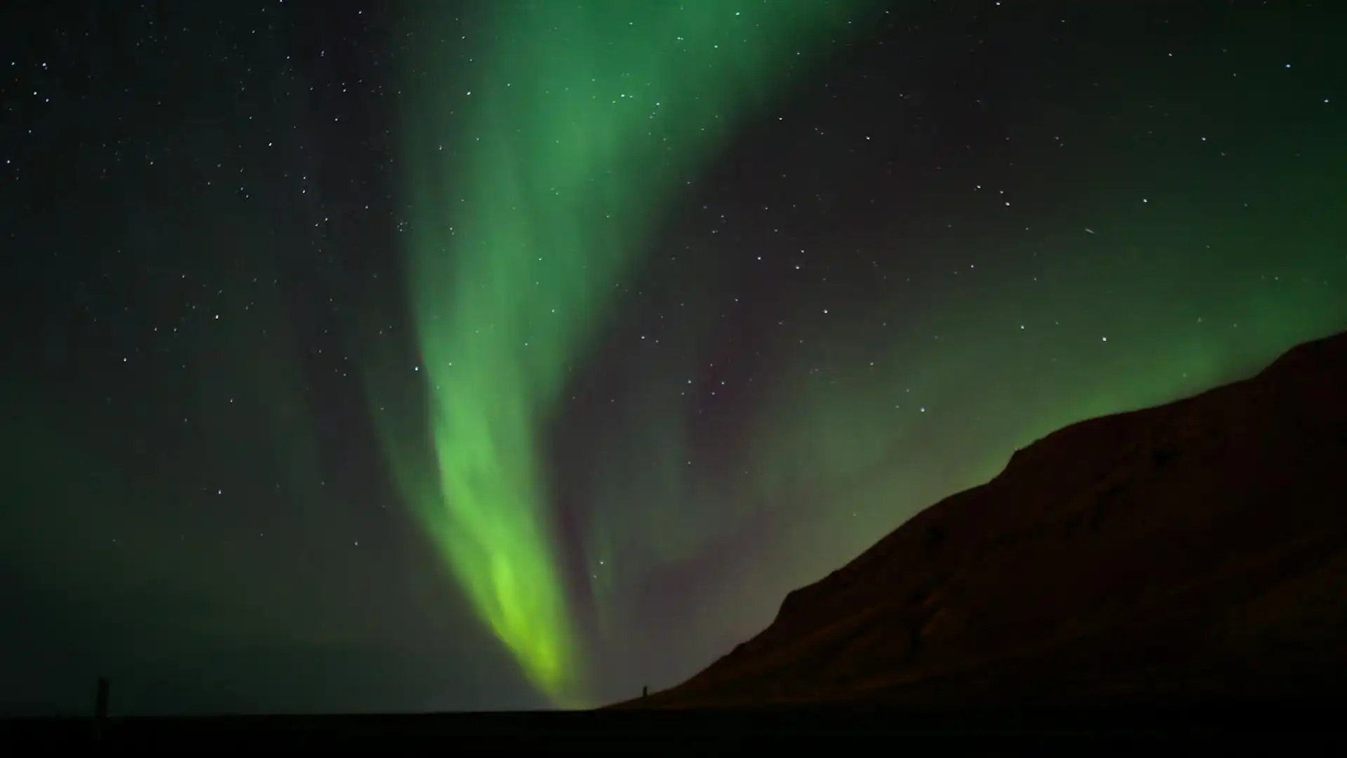 Discover how to see the stunning Northern Lights near Selfoss with expert tours ➡️ 4x4 adventures, and camping tips ✨ Plan your unforgettable Iceland Aurora chase ⚡ today!